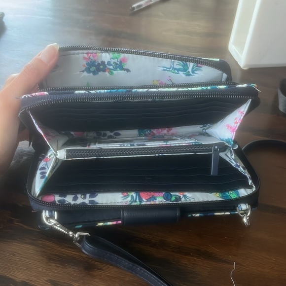 Vera Bradley Wallet crossbody - Picture 5 of 5